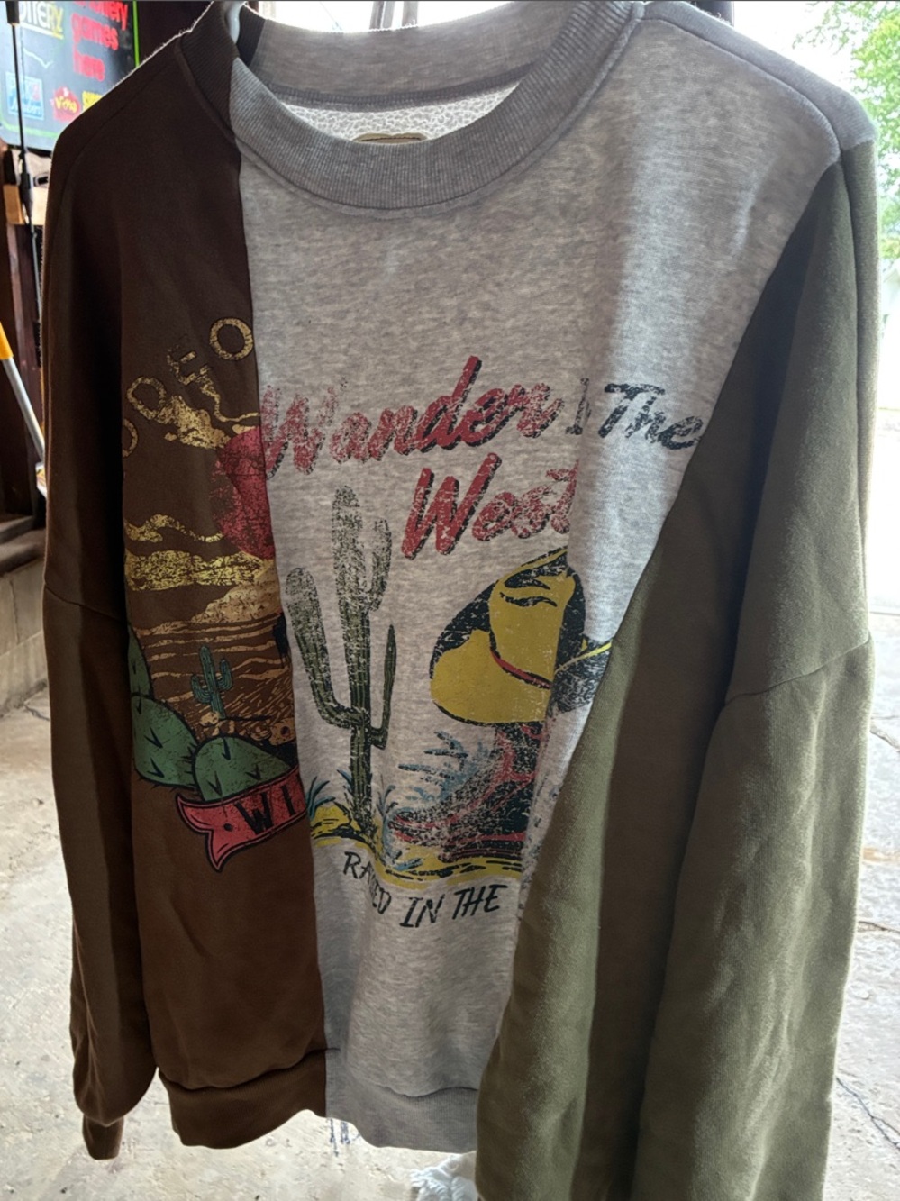 Women’sTwo-Tone Olive & Brown Graphic Crewneck Sweatshirt - Wander the West